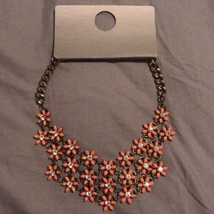 PRETTY STATEMENT NECKLACE